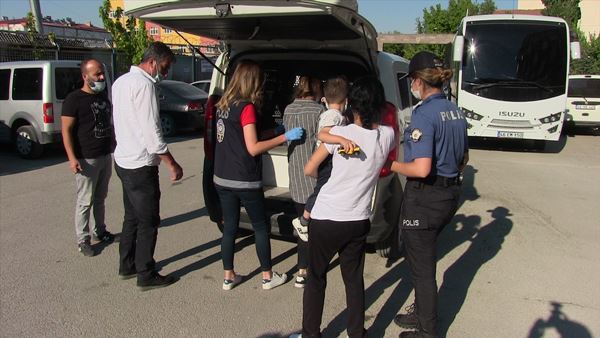 Kahramanmaraş'ta Misafir Gibi Davranıp Hırsızlık Yapan İki Şüpheli Yakalandı